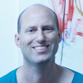 ✨ VORSTELLUNG UNSERER MITGLIEDER ✨ 

SEBASTIAN MAYRLE
Homepage: www.sebastian-mayrle.com
@sebastian.mayrle

Kleiner Text: Ich habe die gegenständliche Malerei als mein Ausdrucksmittel gesucht, weil ich im Bildaufbau gerne Räume erschaffe, die belebt werden wollen. In diesem Zusammenhang habe ich in der abstrakten Malerei bisher noch keine ähnliche Lösung gefunden.

Bild 1: Bild 4: Plaza de Sevilla, 2024, Mischtechik auf Leinwand, 46 x 38

Bild 2: Allee - zwischen den Wegen, 2024, Öl auf LEinwand, 170 x 230 cm

Bild 3: U - Car, 2022-2024, Öl auf Leinwand, 130 x 150 cm

Bild 4: Baila de Latina_2.Version, 2024 - 2025, Öl und Acryl auf LEinwand, 210 x 230 cm

Bild 5: Chin Chon, 2024, Öl auf Leinwand, 130 x 230 cm

Bild 6: Räupen_2.Version, 2025, Öl auf Leinwand, 90 x 70 cm

@vddk1844 #malerei #exhibition #art #kunst #painting