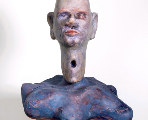 Jürgen Mester - OT - gebrannter Ton, Modelliermasse, MDF, farbig gefasst - 162x31x46 cm (Detail) - 2023